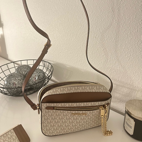 Michael kors purse with strap and wallet - Picture 2 of 2